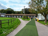 NH051025-82 - Nicky Henderson Stable Visit